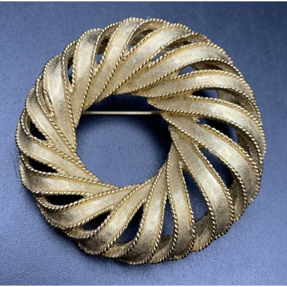 Boucher Round Brooch Pin Gold Tone Textured 3D Look Classic Signed Vintage